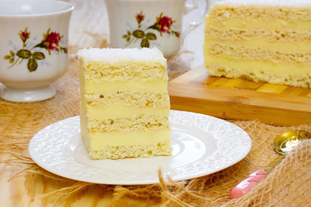 Angel's cake with cream
