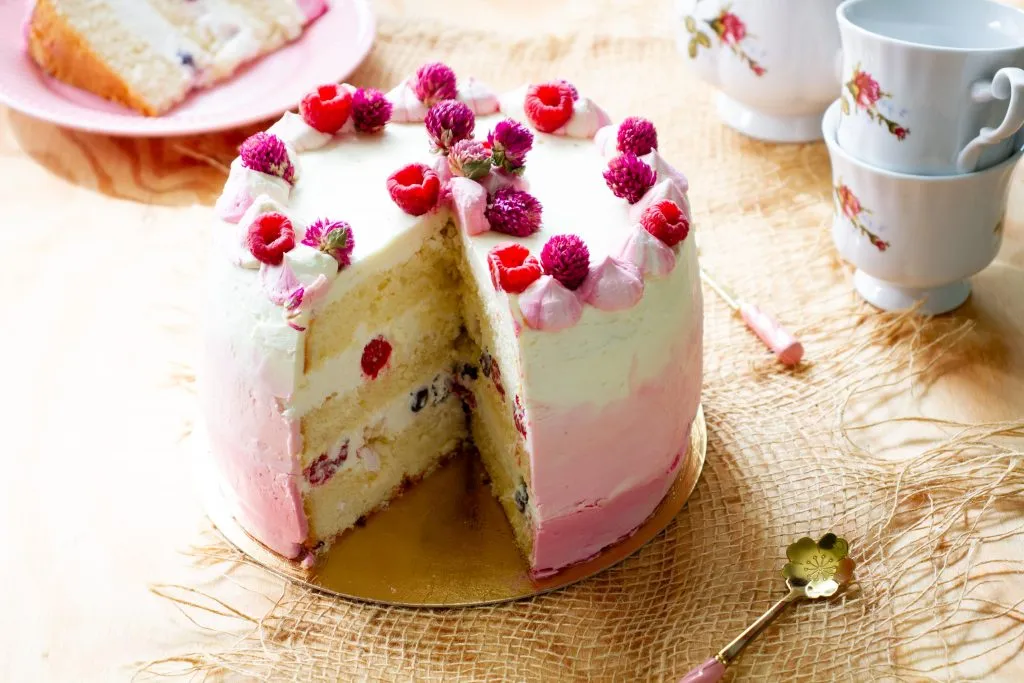 Cake with fruit and chocolate cream