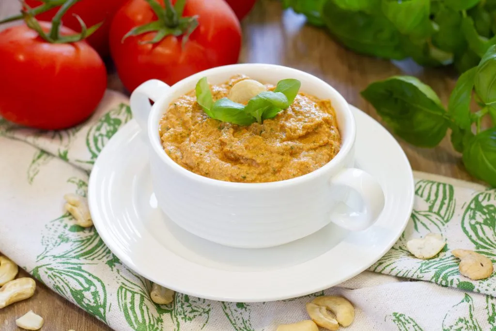 Tomato, cashew and basil spread for sandwiches