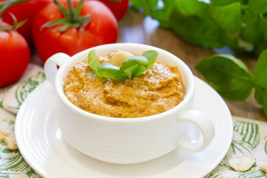 Tomato, cashew and basil spread for sandwiches