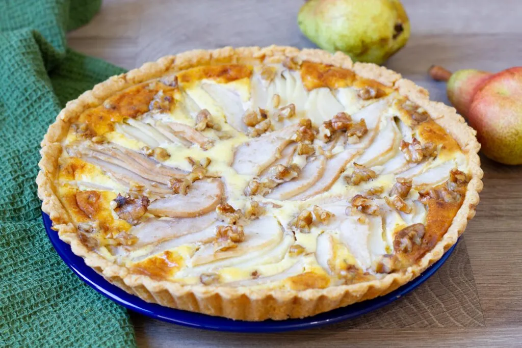 Shortcrust tart with pear and cheese recipe