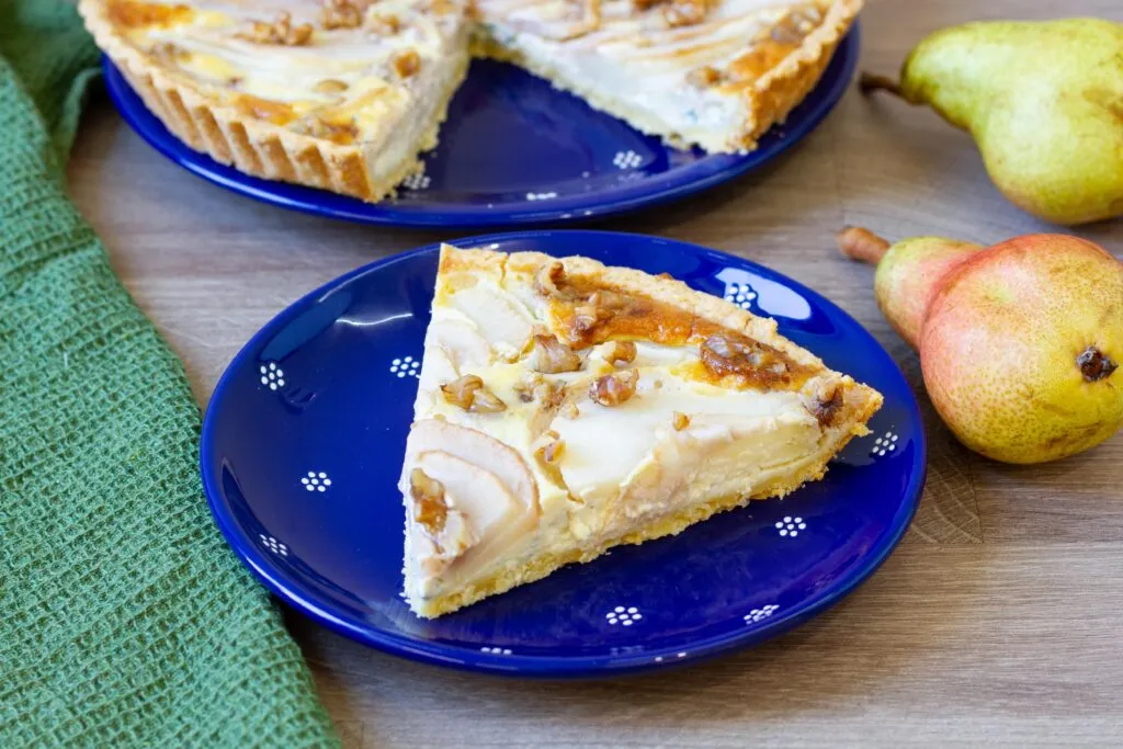 Shortcrust tart with pear and cheese recipe