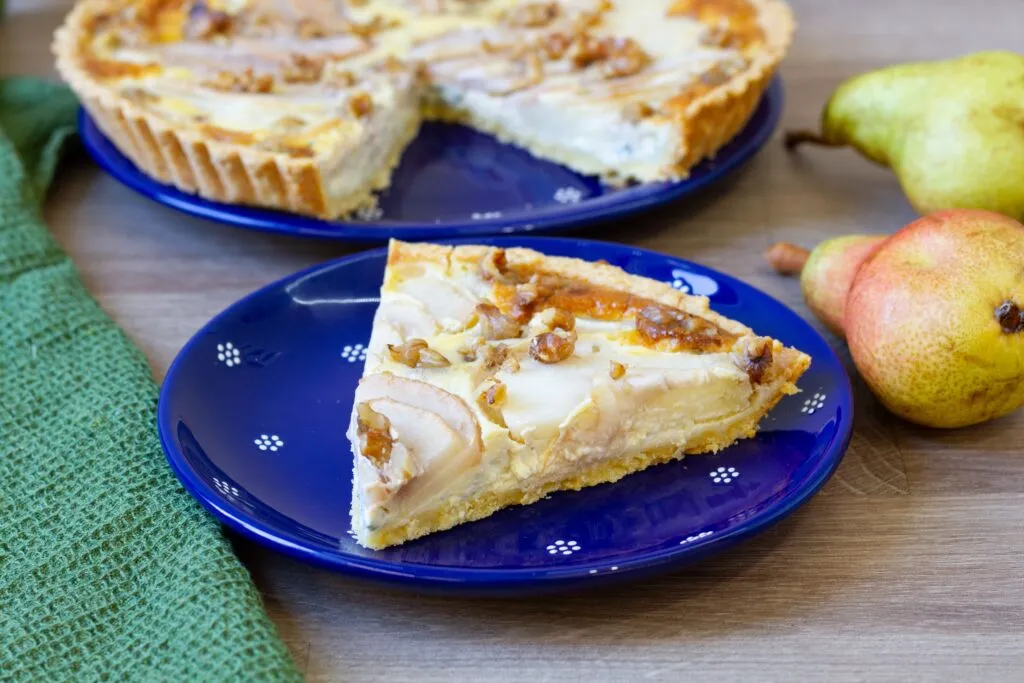 Shortcrust tart with pear and cheese recipe