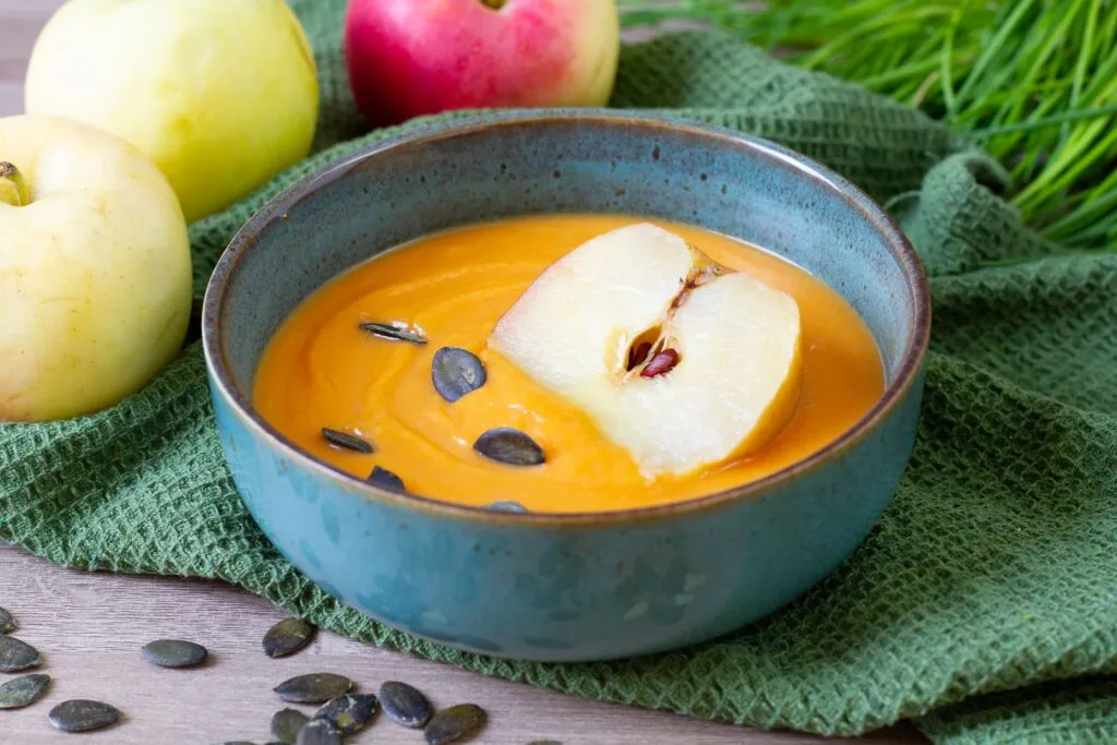 Pumpkin cream with baked apple recipe