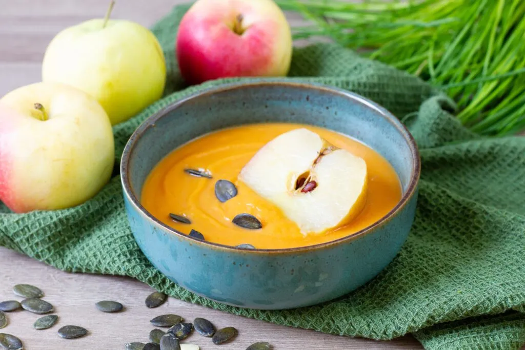 Pumpkin cream with baked apple recipe