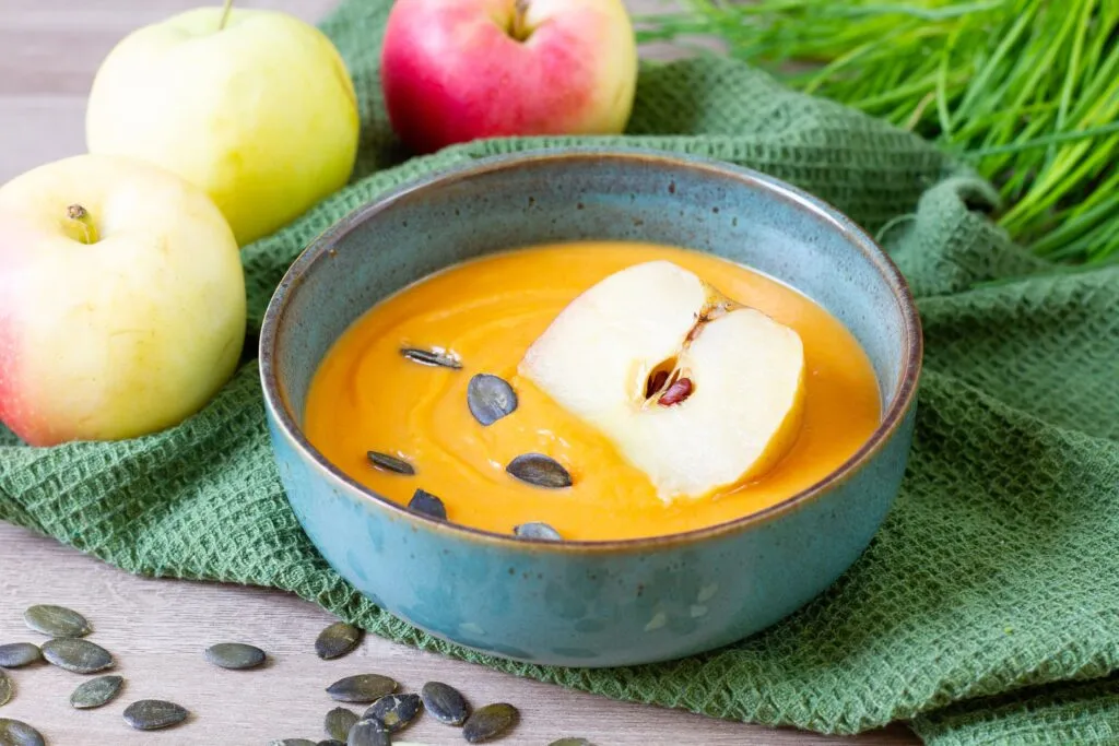 Pumpkin cream with baked apple recipe