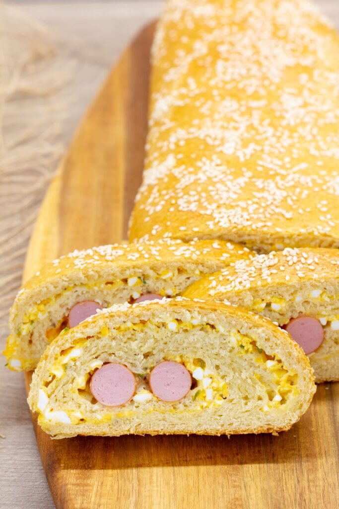 Roll with eggs, cheese and sausage recipe