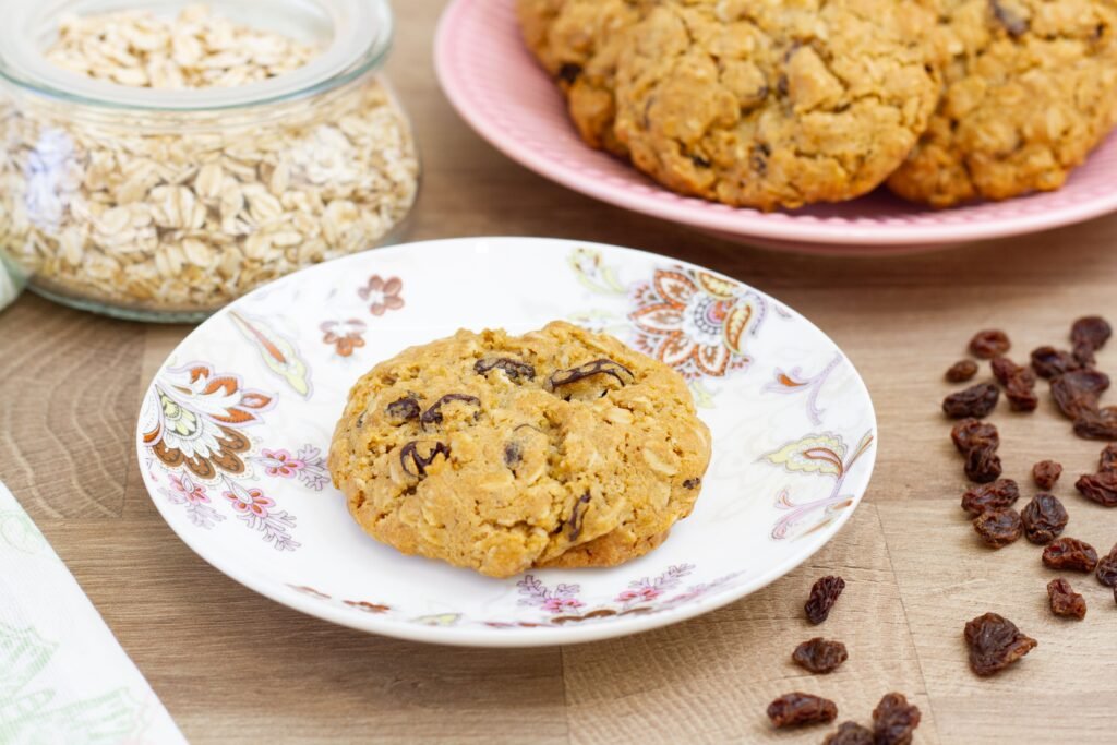 Recipe for oatmeal and raisin cookies