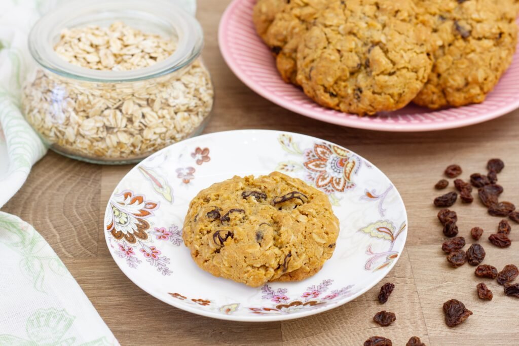 Recipe for oatmeal and raisin cookies