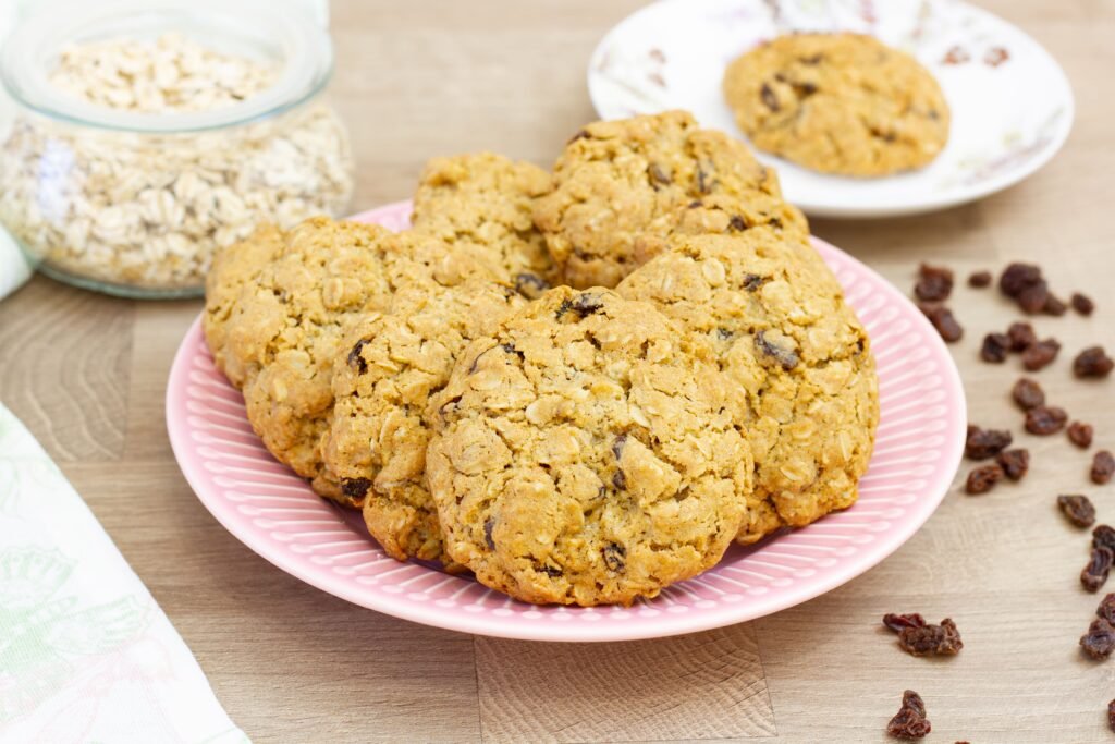 Recipe for oatmeal and raisin cookies