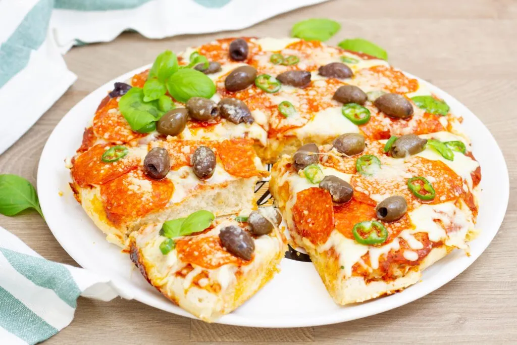 Recipe for no-oven pizza from a pan