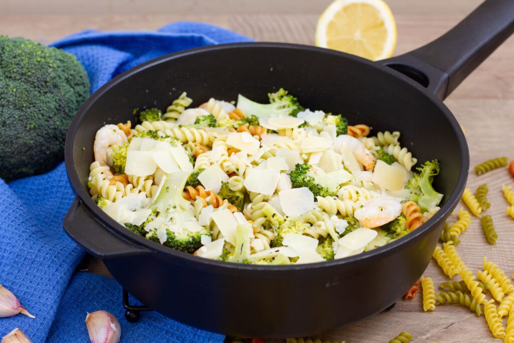 Recipe for pasta with broccoli and prawns