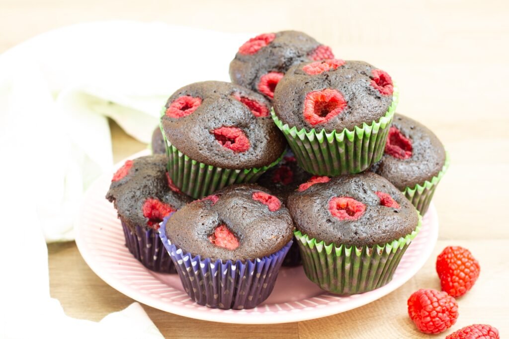 Recipe for chocolate muffins with raspberries