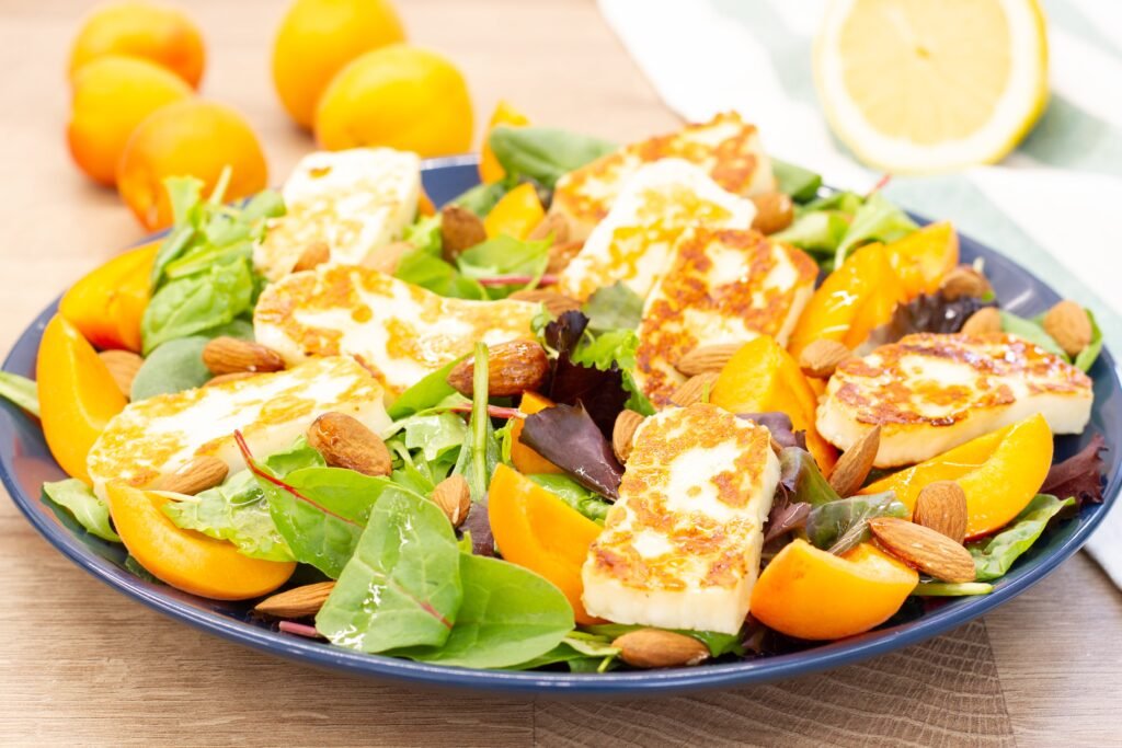 Recipe for salad with halloumi cheese and apricot