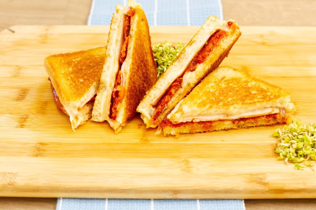 Recipe for pan-baked toasts with cheese, ham and pepperoni