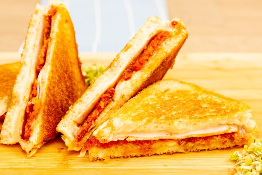 Recipe for pan-baked toasts with cheese, ham and pepperoni