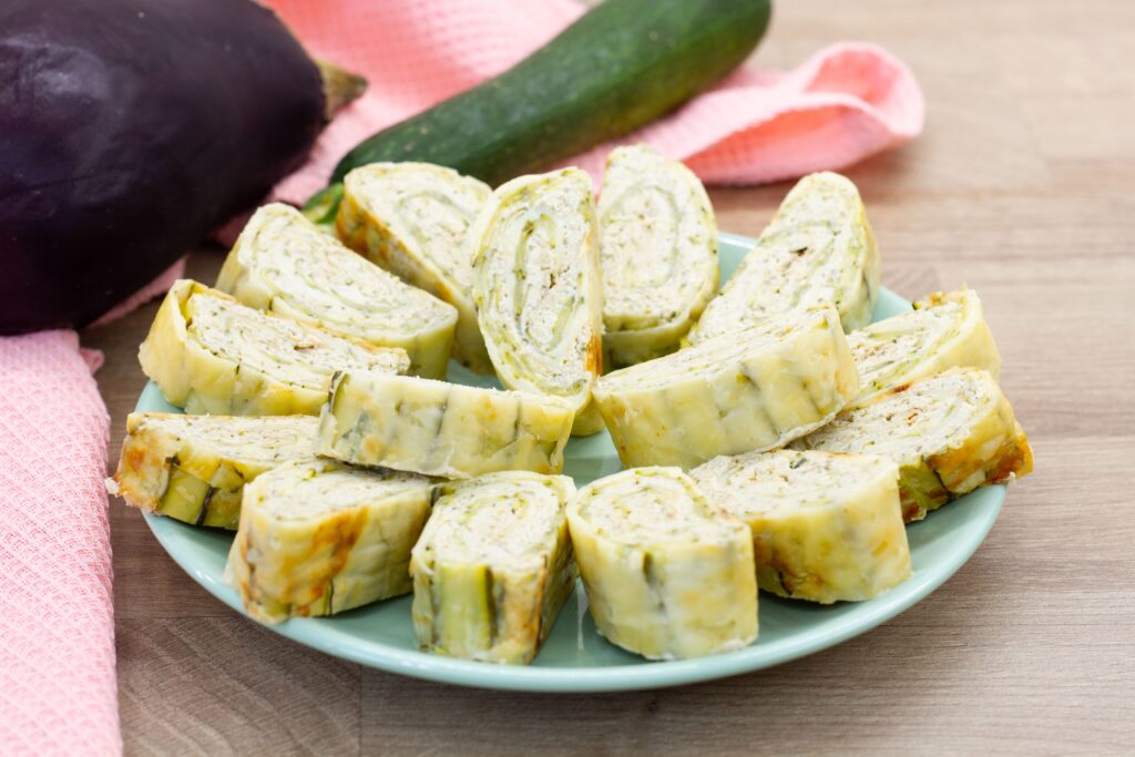 Recipe for zucchini roll filled with eggplant cream