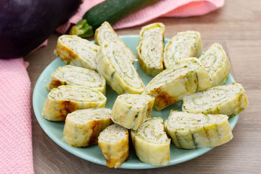 Recipe for zucchini roll filled with eggplant cream