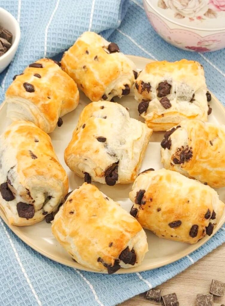 Recipe for quick puff pastry and chocolate rolls