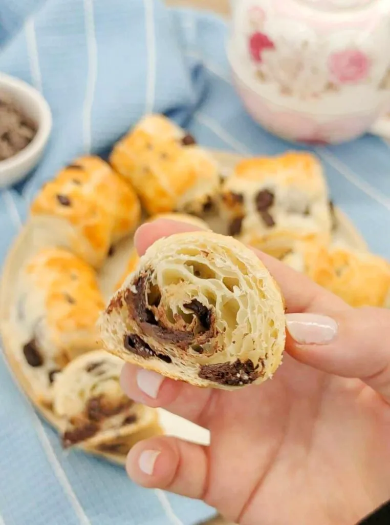 Recipe for quick puff pastry and chocolate rolls