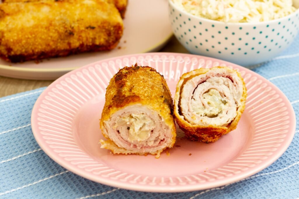 Recipe for pork roulades with ham, onion and feta cheese