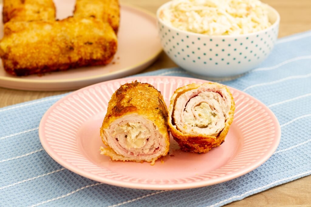 Recipe for pork roulades with ham, onion and feta cheese