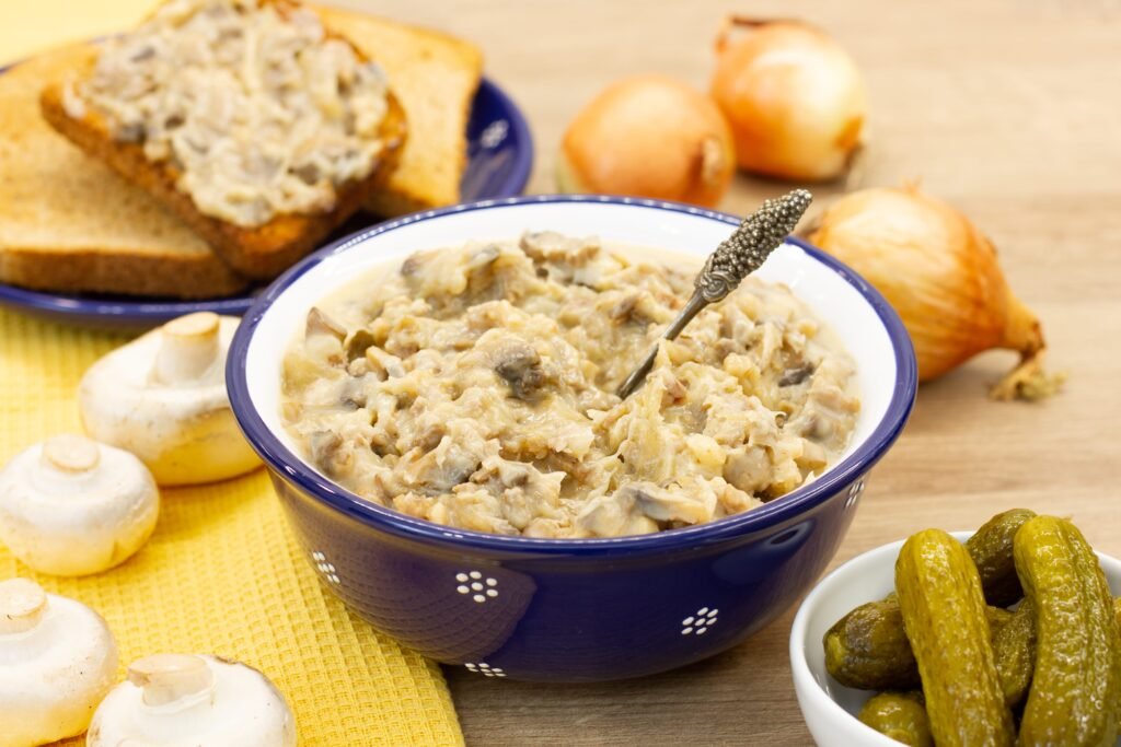 Recipe for lard with meat and mushrooms