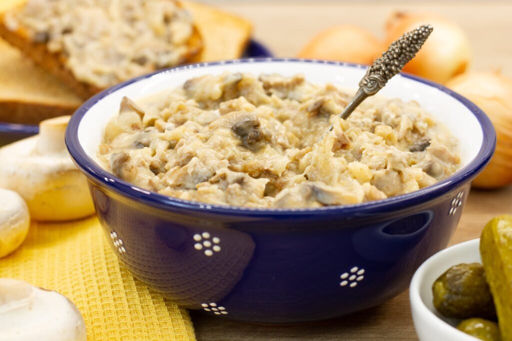 Recipe for lard with meat and mushrooms