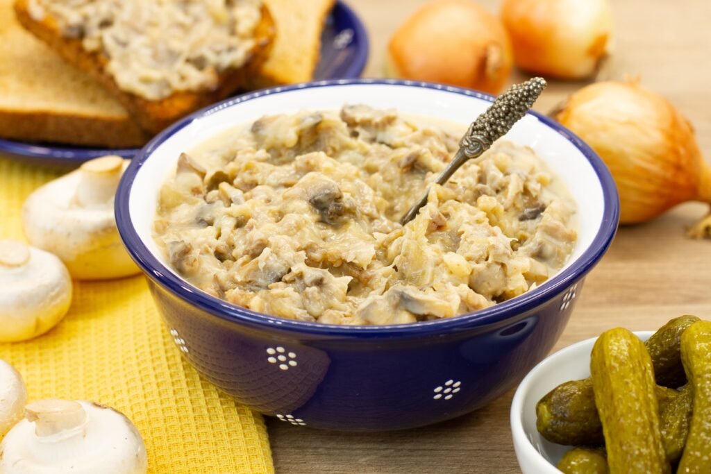 Recipe for lard with meat and mushrooms