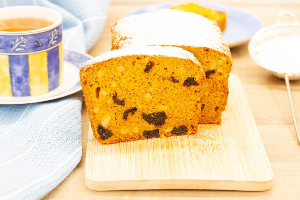 Recipe for pumpkin cake with prunes and almonds