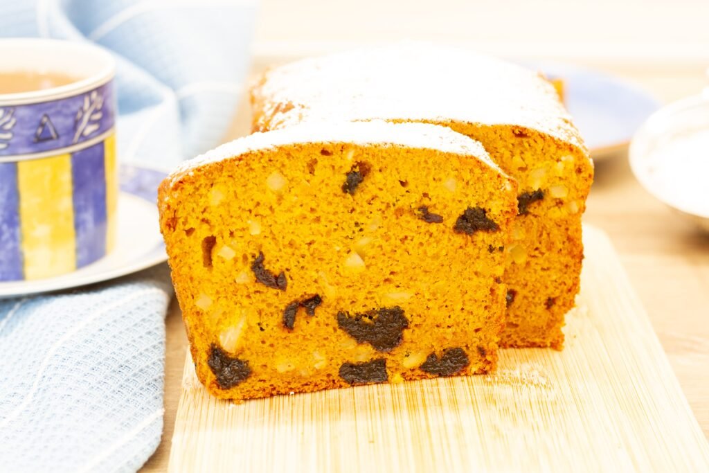 Recipe for pumpkin cake with prunes and almonds