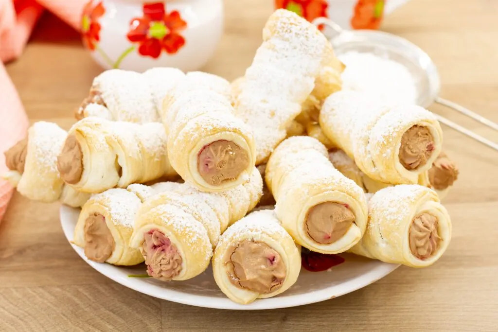 Recipe for puff pastry horns (cannoncini)