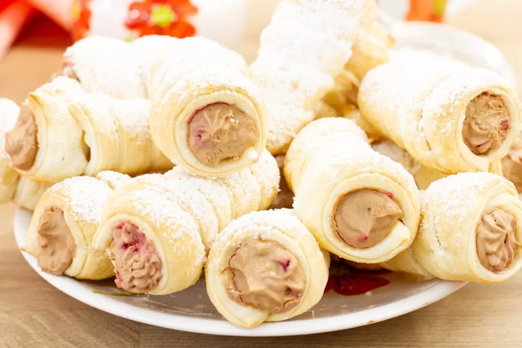 Recipe for puff pastry horns (cannoncini)