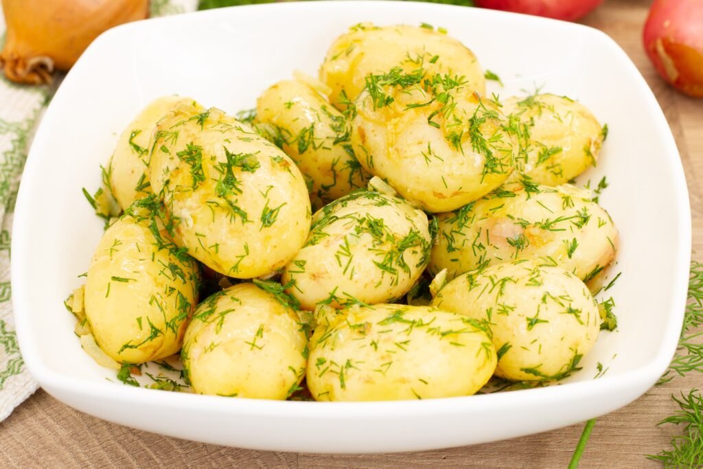Boiled potatoes with fresh dill