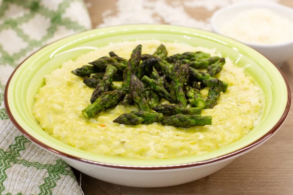 Creamy risotto with green asparagus - a recipe for a classic Italian cuisine