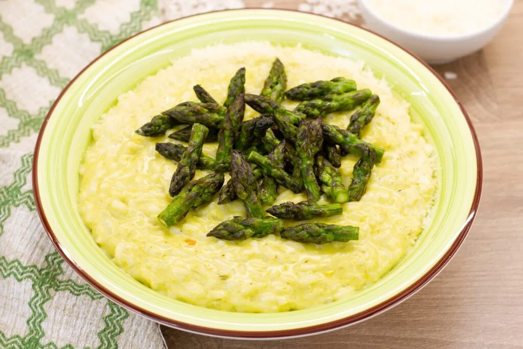 Creamy risotto with green asparagus - a recipe for a classic Italian cuisine