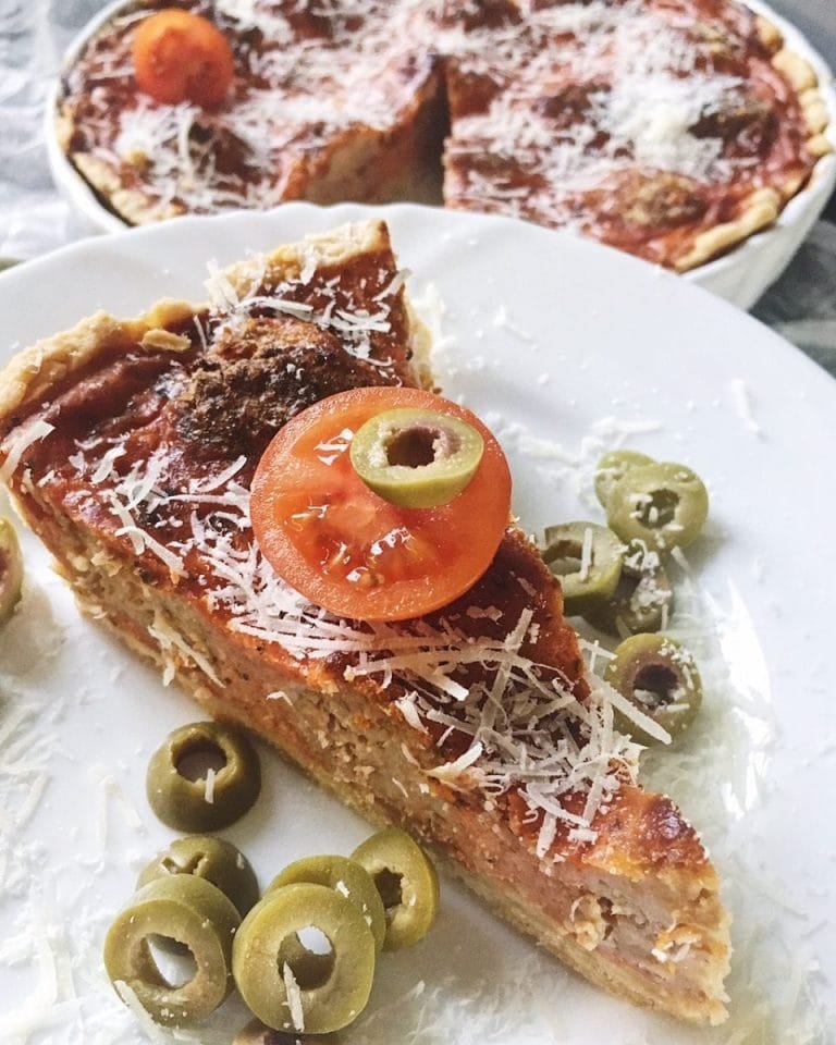 Tomato tart with mini meatballs