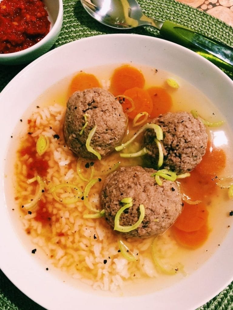 Aromatic duck soup on broth