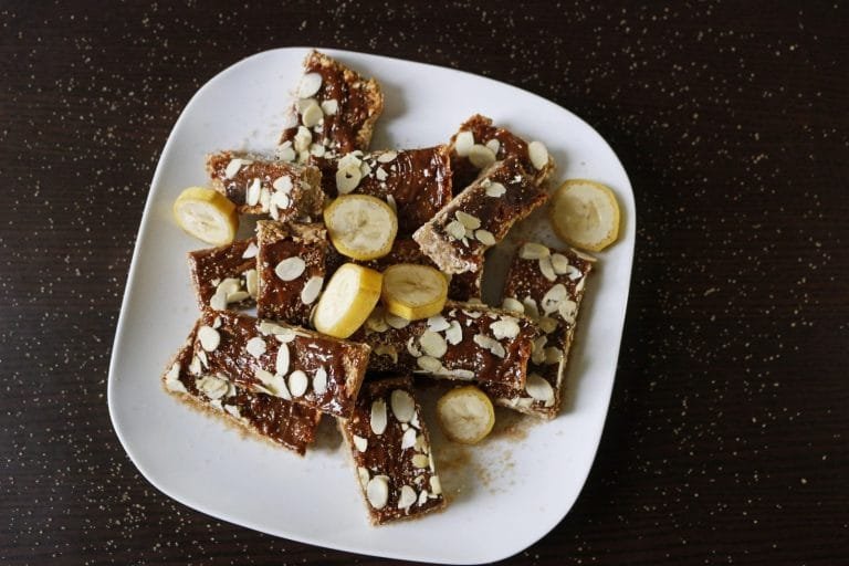 Healthy oat bars with bananas