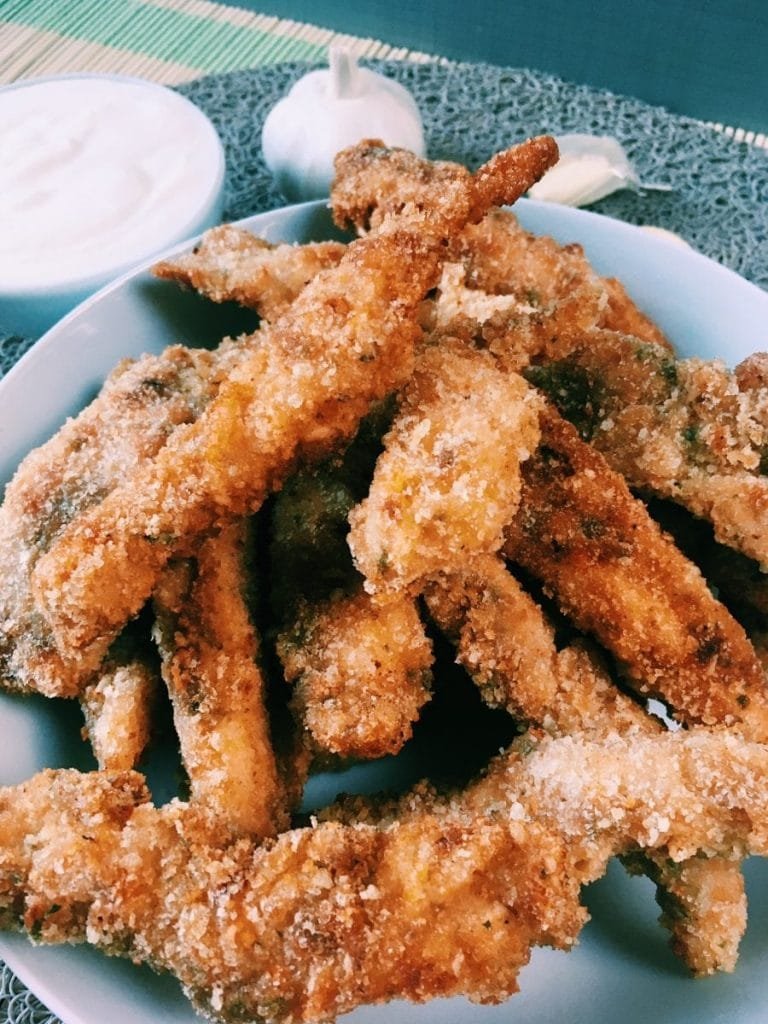 Chicken bites with garlic sauce