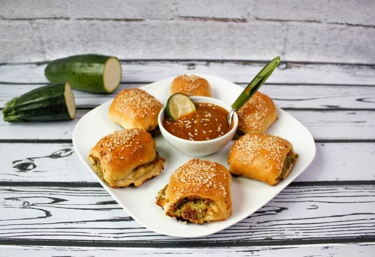 Mini pizza rolls with zucchini