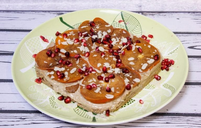Dates and cashew raw vegan cake