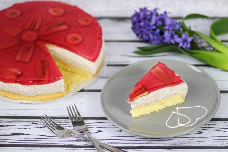 Banana cake with jelly