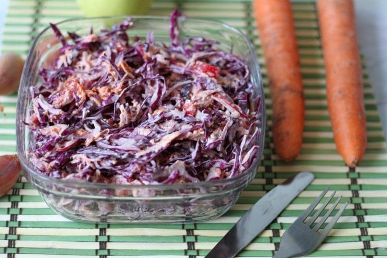 Red cabbage salad with peppers