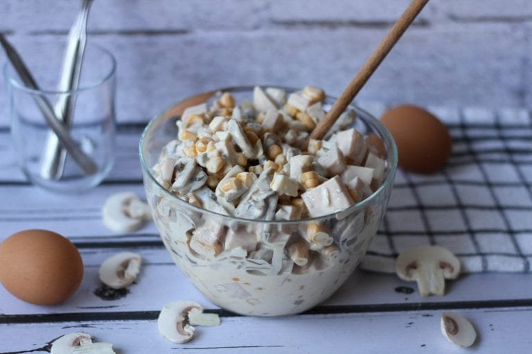 Mushroom salad with ham and sweetcorn