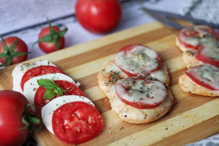 Chicken breast with tomato and mozzarella