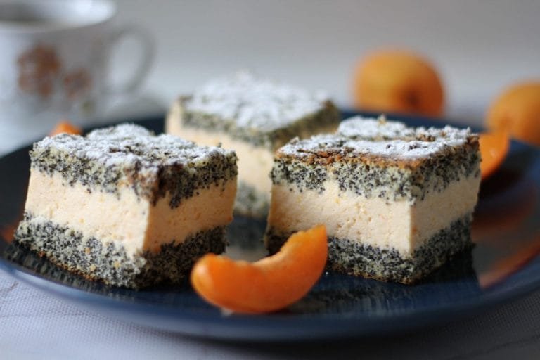 Poppy seeds cake w apricot