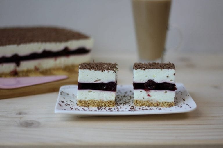 No bake cake with fruits