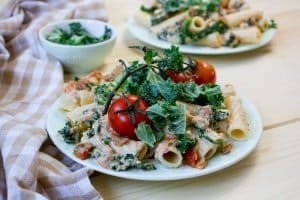 Pasta made with tuna, tomatoes and kale