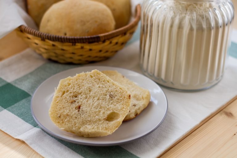 Sun-dried tomato buns